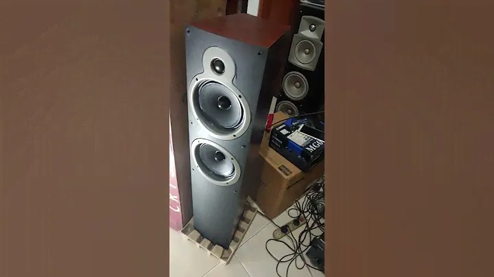 Floorstanding Speaker Wharfedale Crystal CR-30.5 in Guitar Instrumental